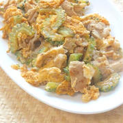 こんがり焼いた豚バラが美味しい〜シンプルゴーヤチャンプルー！