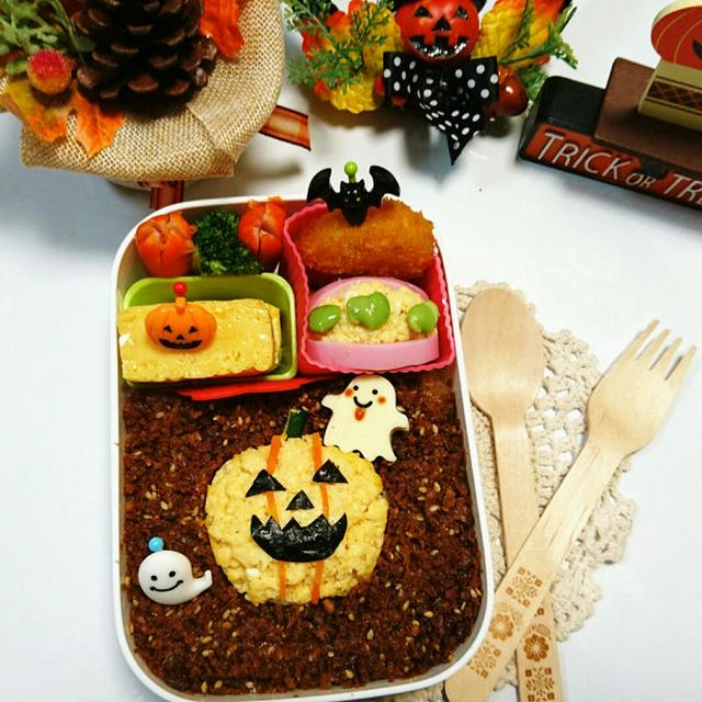 ハロウィンそぼろ弁当 娘の大好きなそぼろふりかけ 丸美屋さんの しっとりやわらかソフトふ...