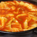 黒いメキシカントルティージャとトマトソースの豚骨豚足韓国風鍋