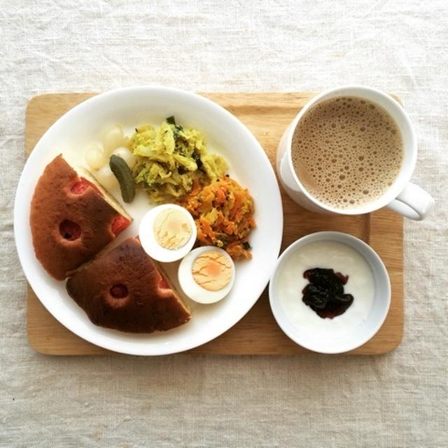 2月28日の朝ごはん。調理時間6分。残り物盛り合わせプレート
