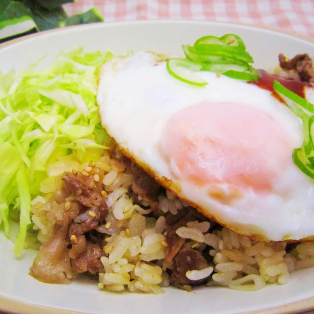 目玉焼きのっけ♪焼き肉チャーハン