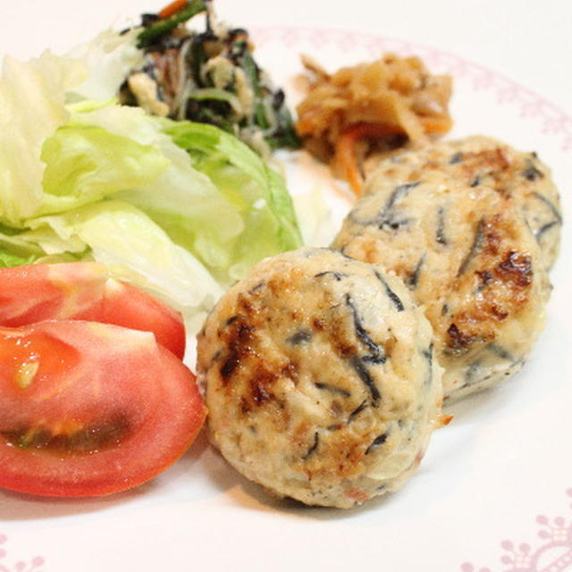 ひじきの煮物入り鶏のつくね