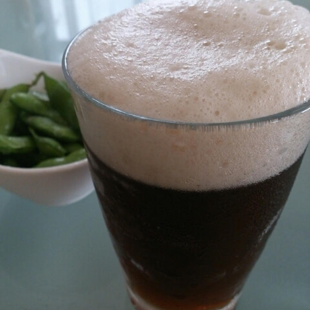 ふわふわクリーミーな泡♪黒ビール風ジュース。