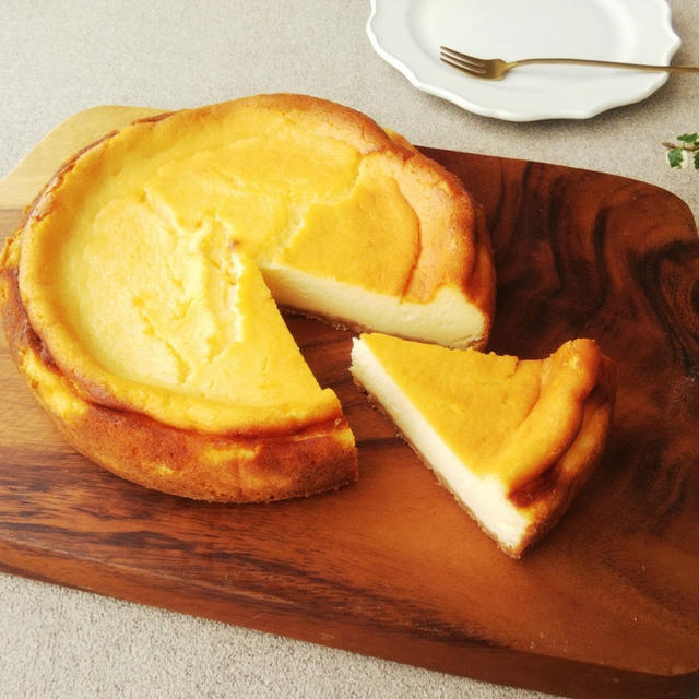 コラム公開のお知らせ／ベイクドチーズケーキのレシピと切り方