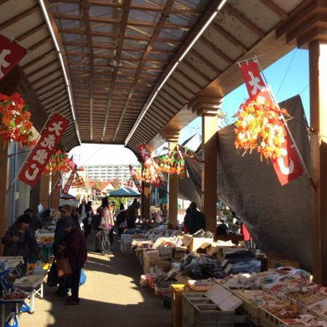桑名の三八市で野菜を買う