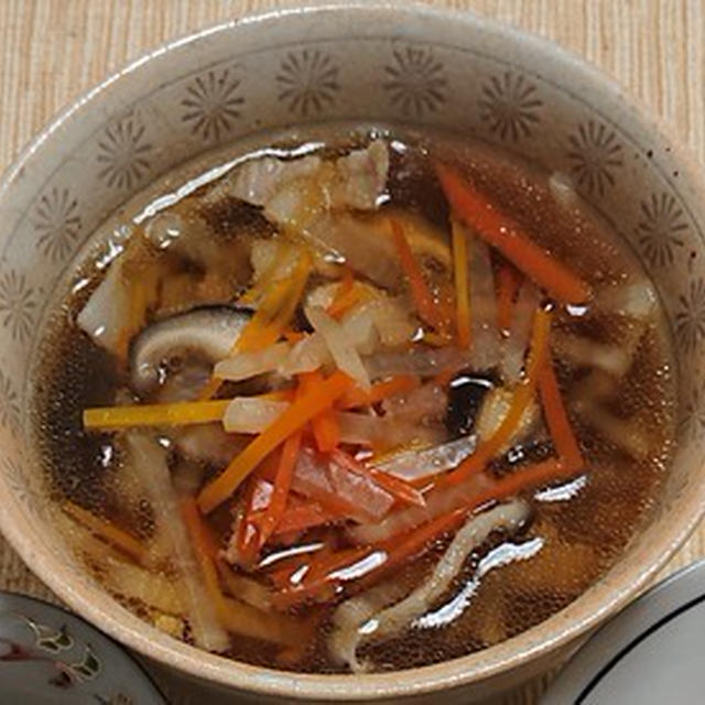 沢煮椀風、豚肉と細切り野菜のつゆ