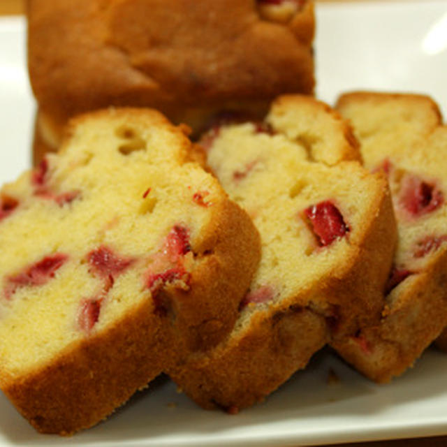 フレッシュ苺のパウンドケーキ