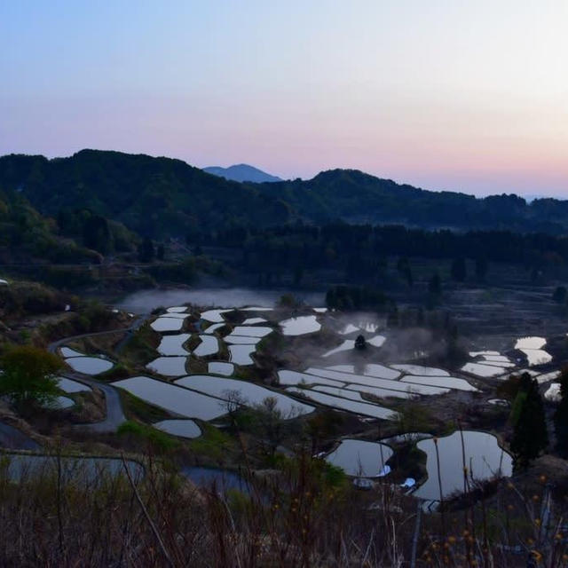 星峠の棚田　明けてきました2022年5月