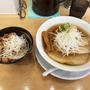 特☆醤油ラーメン細麺をかためでねぎありの油の量普通で啜る 〜自家製チャーシュー丼〜