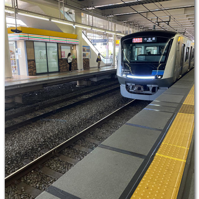 小田急線の新型通勤車両5000形か！