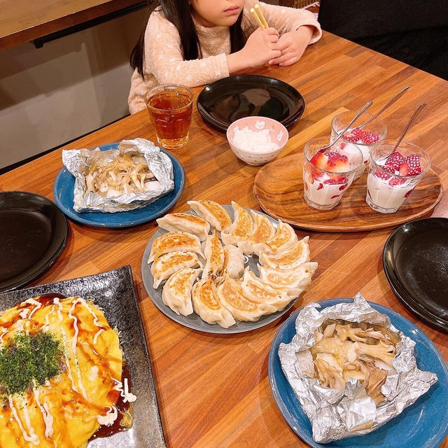 晩御飯は餃子といろいろです！！