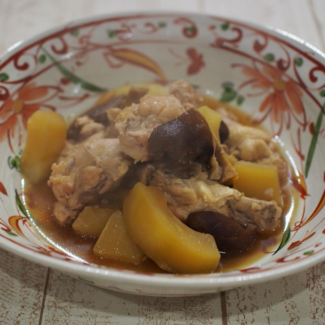 青パパイヤと鶏手羽中の煮物