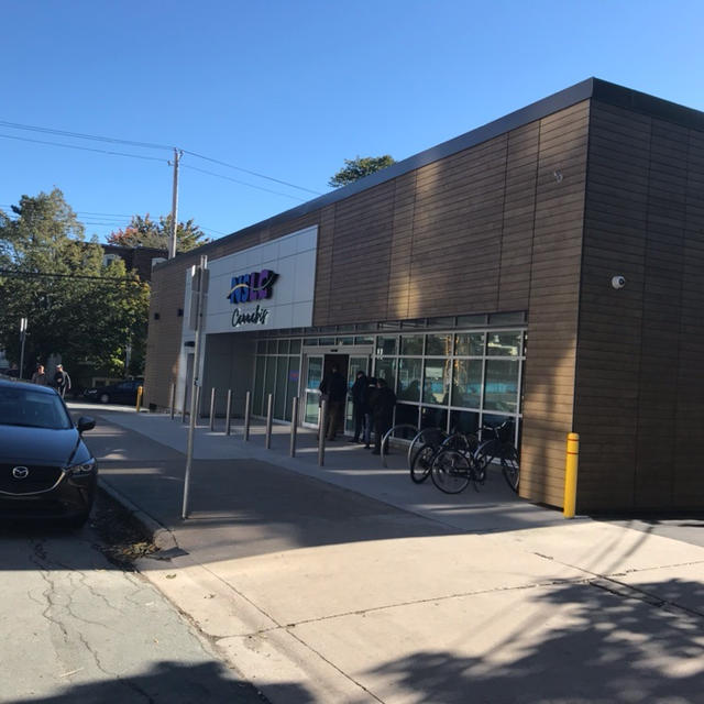 カナダ マリファナ販売店
