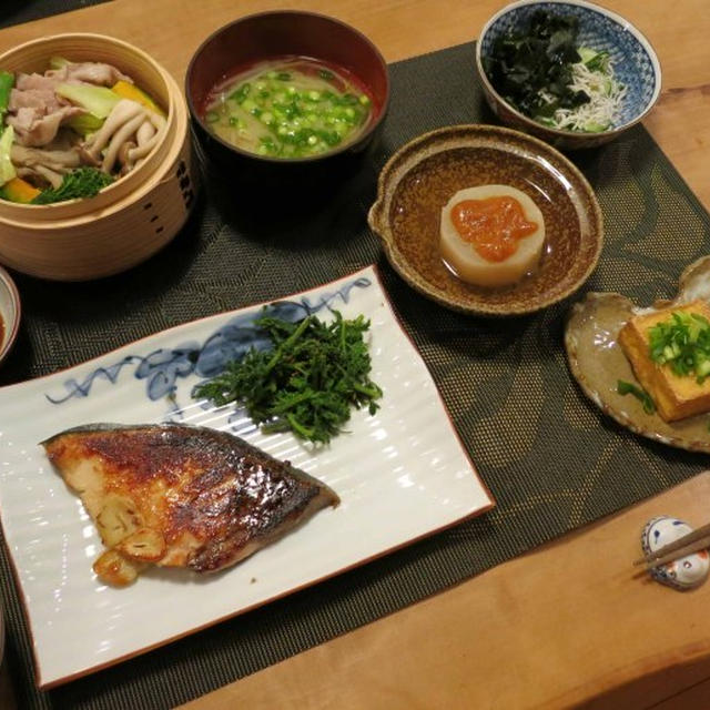 ブリの塩麹焼と蒸籠で蒸し野菜などの和ご飯　と　スノードロップの花♪