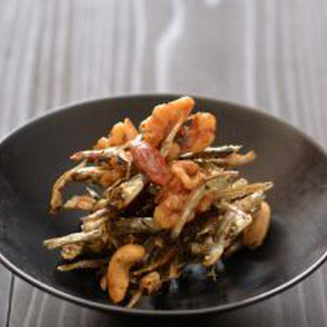 煮しめ。ハニーナッツかえりいりこ。里芋の甘辛バター焼き。鯛だし雑煮。（おせちレシピメモ）