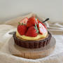 今シーズン最後のいちごスイーツになるかな🍓いちごとリッチカスタードでタルト作りました♥