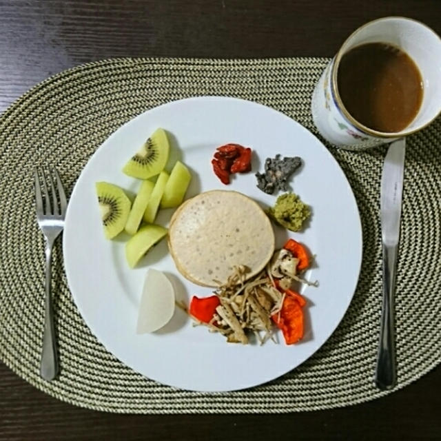 玄米パンケーキで朝食を。