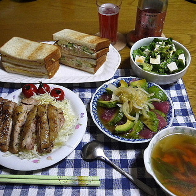 【夕食】サンドイッチ2種・鶏もも肉のガーリックソテー・まぐろとアボカドのわさび醤油和え…