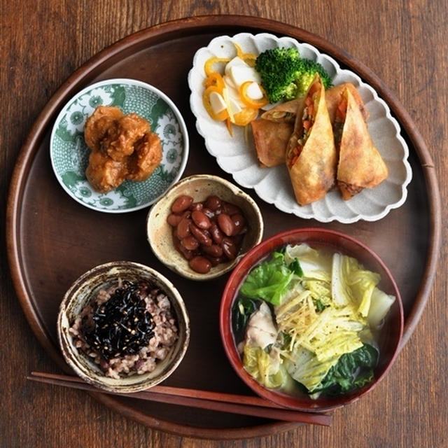 一汁三菜ぐらいのごはん◆白菜とタアツァイの蒸し煮の塩麹スープ、キャベツなど野菜と鶏肉の春巻き、里芋のピリ辛ゴマ煮、金時豆の煮物、蕪と金柑のあえもの　＆　恵方巻き大量廃棄　食べられるのに捨てられる食品「フードロス」について