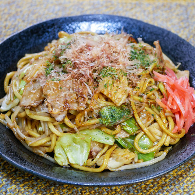 自家製ソースで食べる「太麺焼きそば」&メシ通さんアップされました「今回は一人ボタン鍋？」