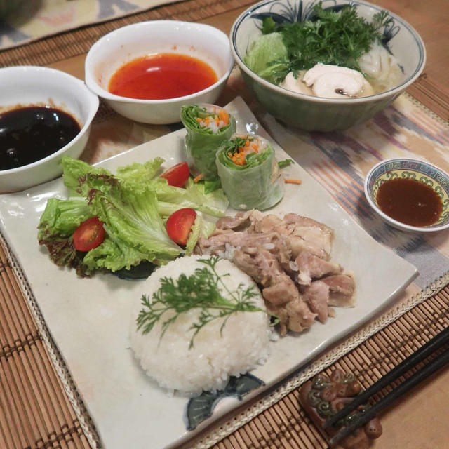 海南鶏飯＆鶏ハムのフォーの晩ご飯　と　ニゲラの花♪