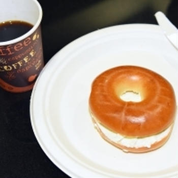 Bagel（ベーグル）とCream Cheese（クリームチーズ）とCoffee（カフィ）