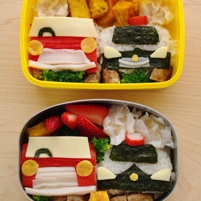 赤いクルマとパトカーのお弁当