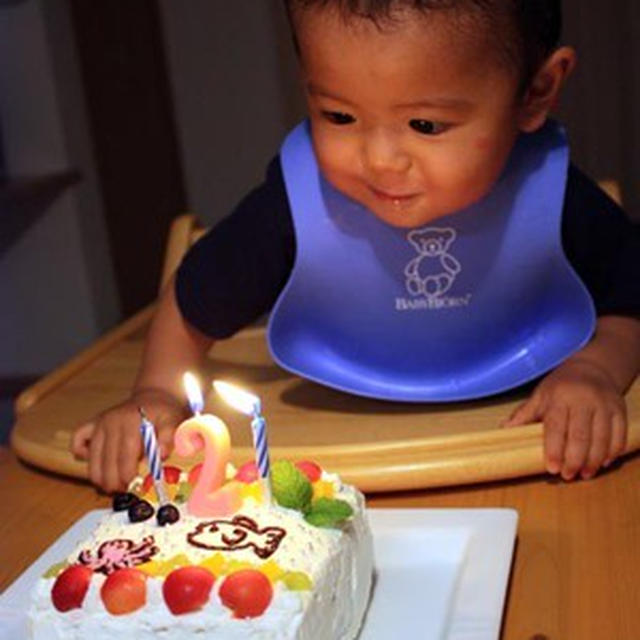 初心者さん向け☆「ロールケーキの生地（レシピ有）で“お誕生日ケーキ”」スポンジより簡単♪