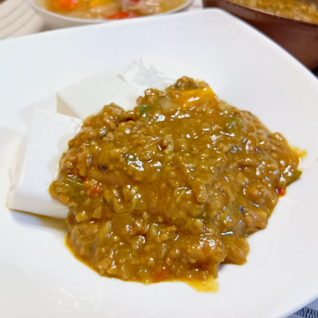 驚きの電気代！今日は工夫の「節約キーマカレー」と「残り野菜スープ」にしました！