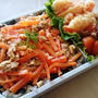 作り置きおかずで楽♪「人参しりしり、煮物、天ぷらの人参づくし弁当」