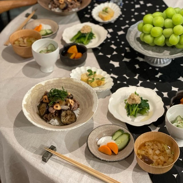 赤城牛で、るぅさんの「牛小間と茄子のステーキ風丼」の夜ごはん