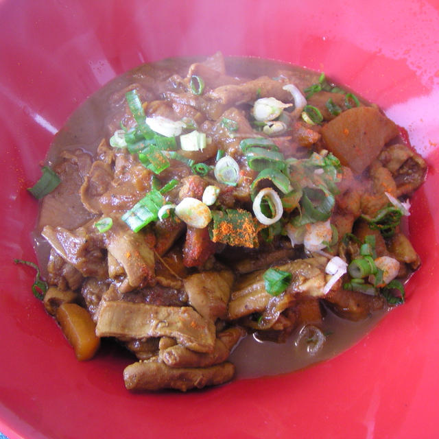 豚モツのカレー味噌煮込み