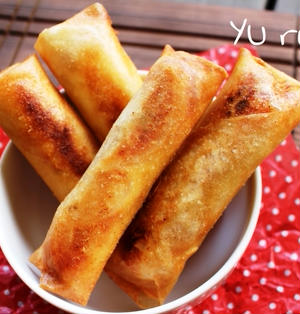 子供でも作れる!簡単おいしいウインナー春巻き!と、昨日はこんなんしてました。