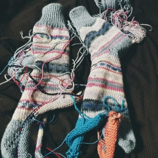 編み機で編む靴下