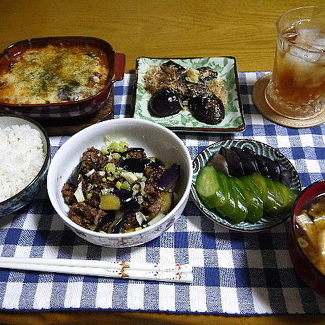 【夕食】なすとひき肉の味噌炒め・なすのトマト煮込みチーズ焼き・焼きなす…