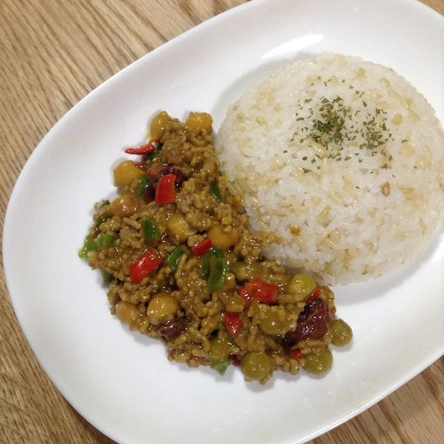 ミックスビーンズを使って簡単　「豆と挽き肉のドライカレー」