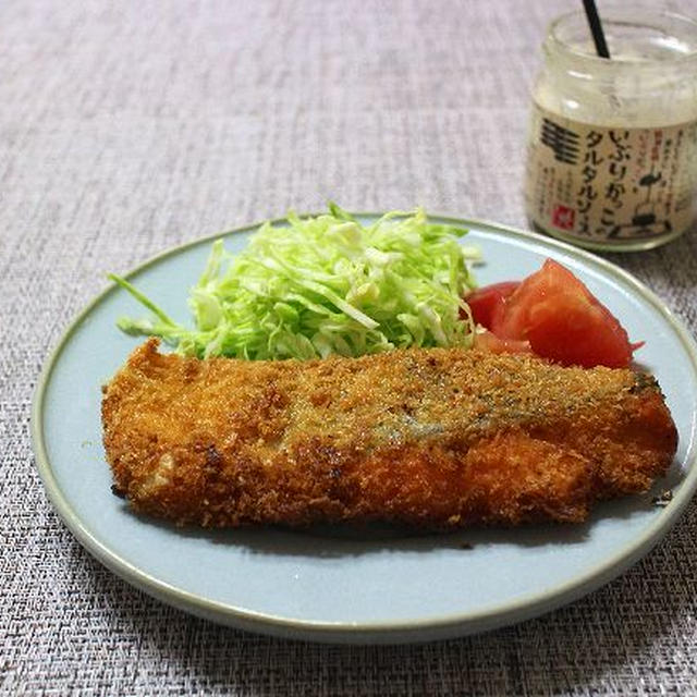 サーモンのフライやしじみの味噌汁