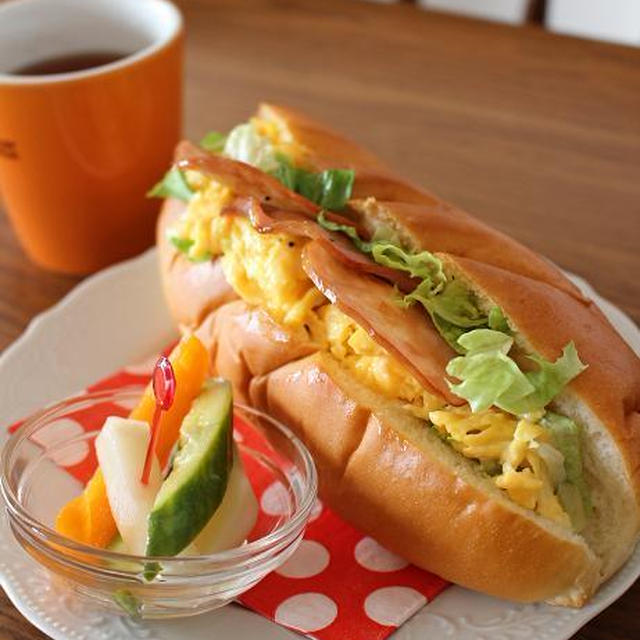 今朝の朝ごはん☆こぼれんばかり、やわらかﾊﾟﾝｻﾝﾄﾞ