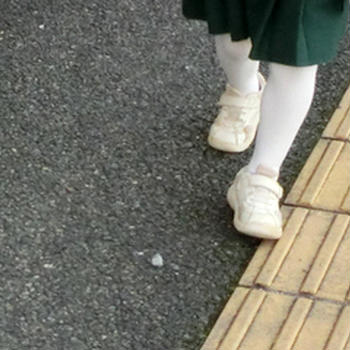 スカッ