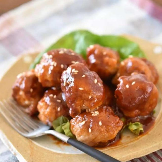 丸めて焼くだけ！お手頃な「豚こまボール」でボリューム満点メインおかず