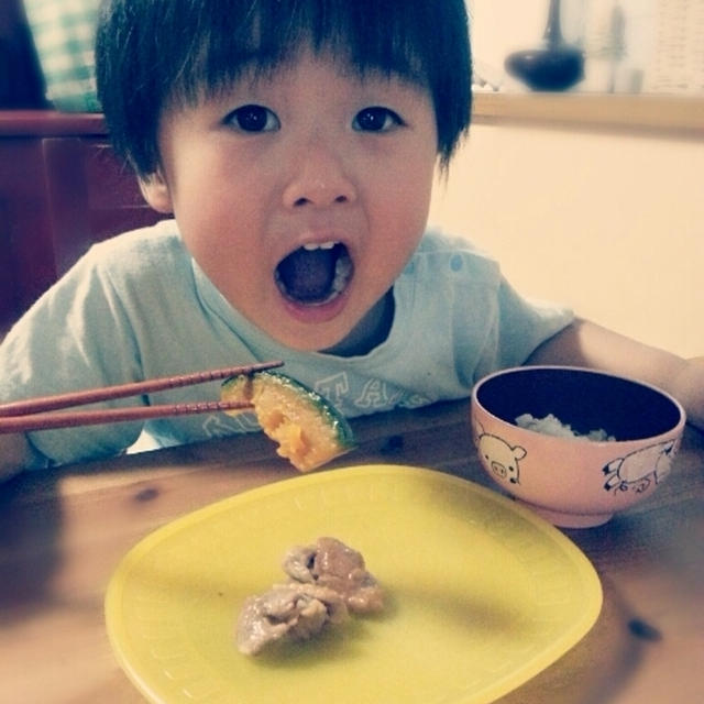 珍獣君達モリモリ食べる。