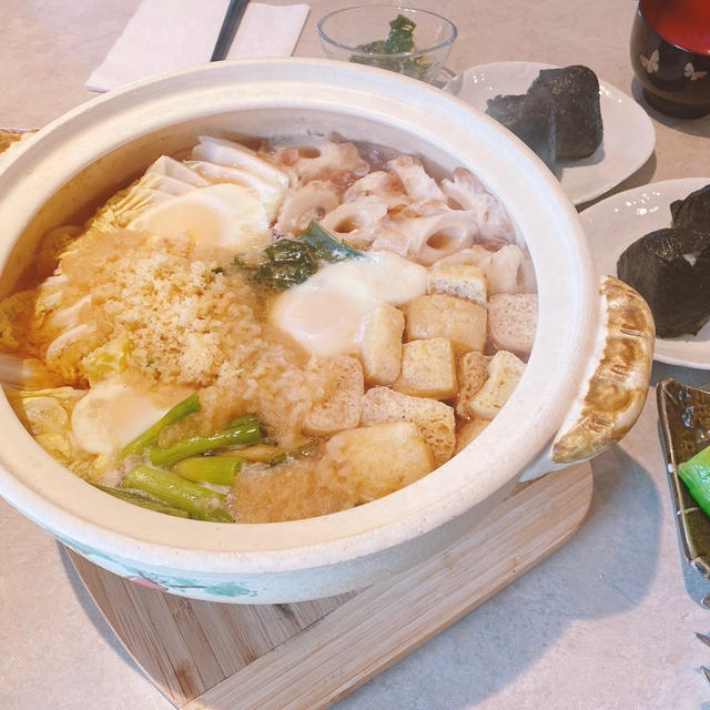 おむすびと鍋焼きうどん