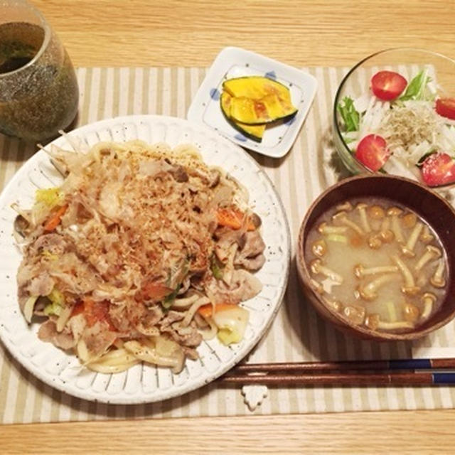 【簡単レシピ】かつお香る野菜たっぷり焼きうどん