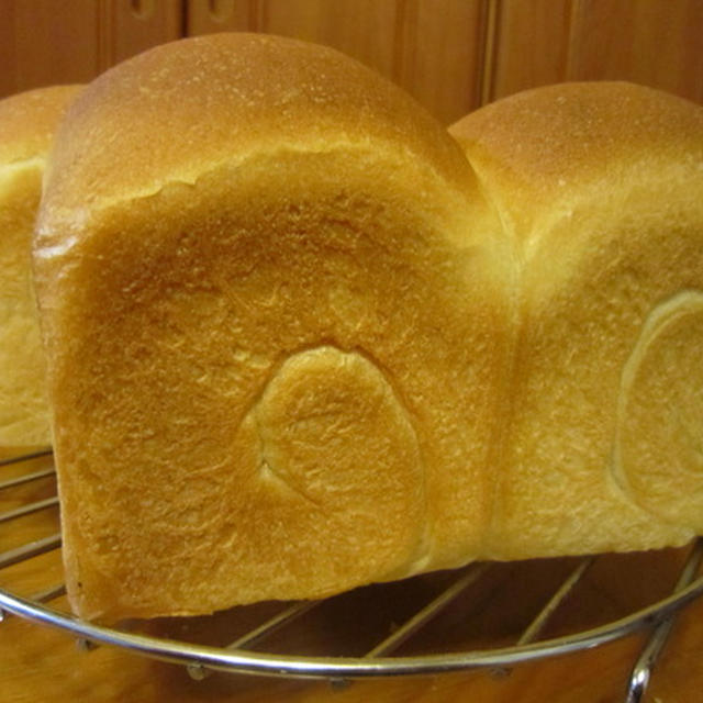 2014年11月16日（日）　油脂不使用のシンプル食パン（白神こだま酵母）