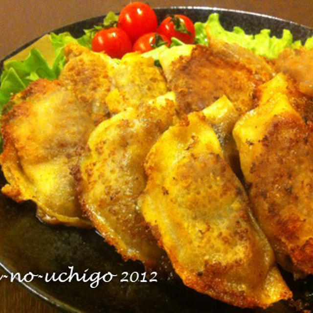 余ったカレーとチーズで餃子♪