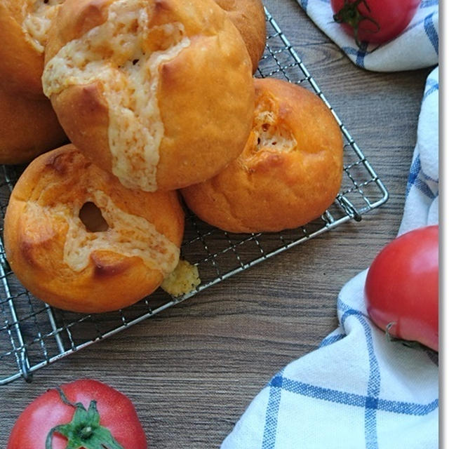 好きな感じに焼けたトマトとチーズのパンは王子も大好物♪
