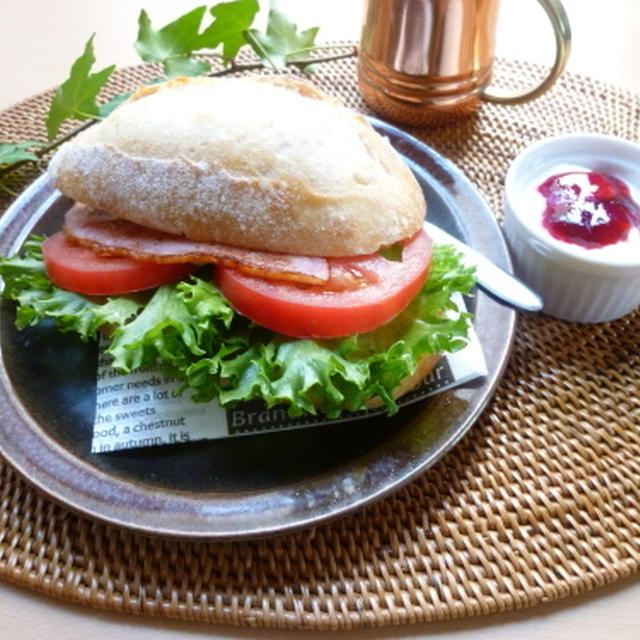 クッペでBLTサンドの朝食♪