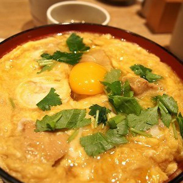 地鶏専門店のフワフワトロトロ親子丼・伊勢ろく☆