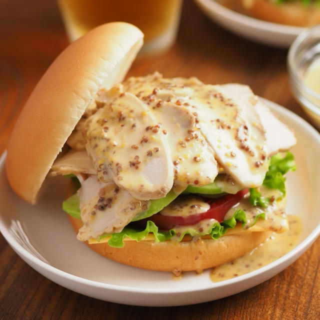 自家製サラダチキンとアボカドのハニーマスタードバーガー