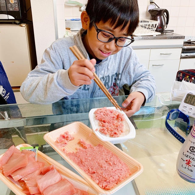 ランチはマグロ丼です！
